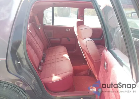 1992 Plymouth Acclaim z USA, uszkodzony, nr VIN 1P3XA4632NF187055